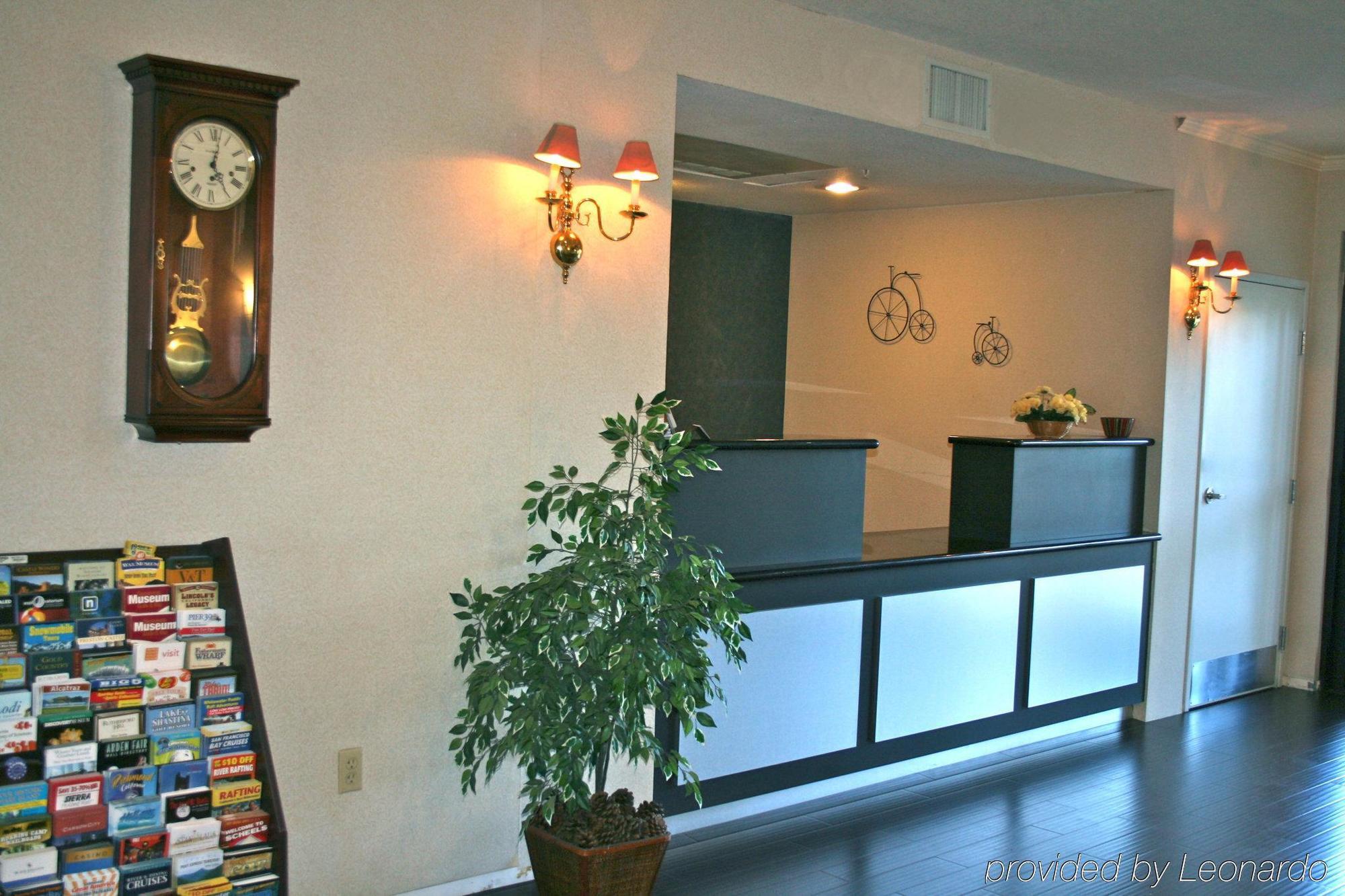 La Quinta By Wyndham Davis Hotel Interior photo